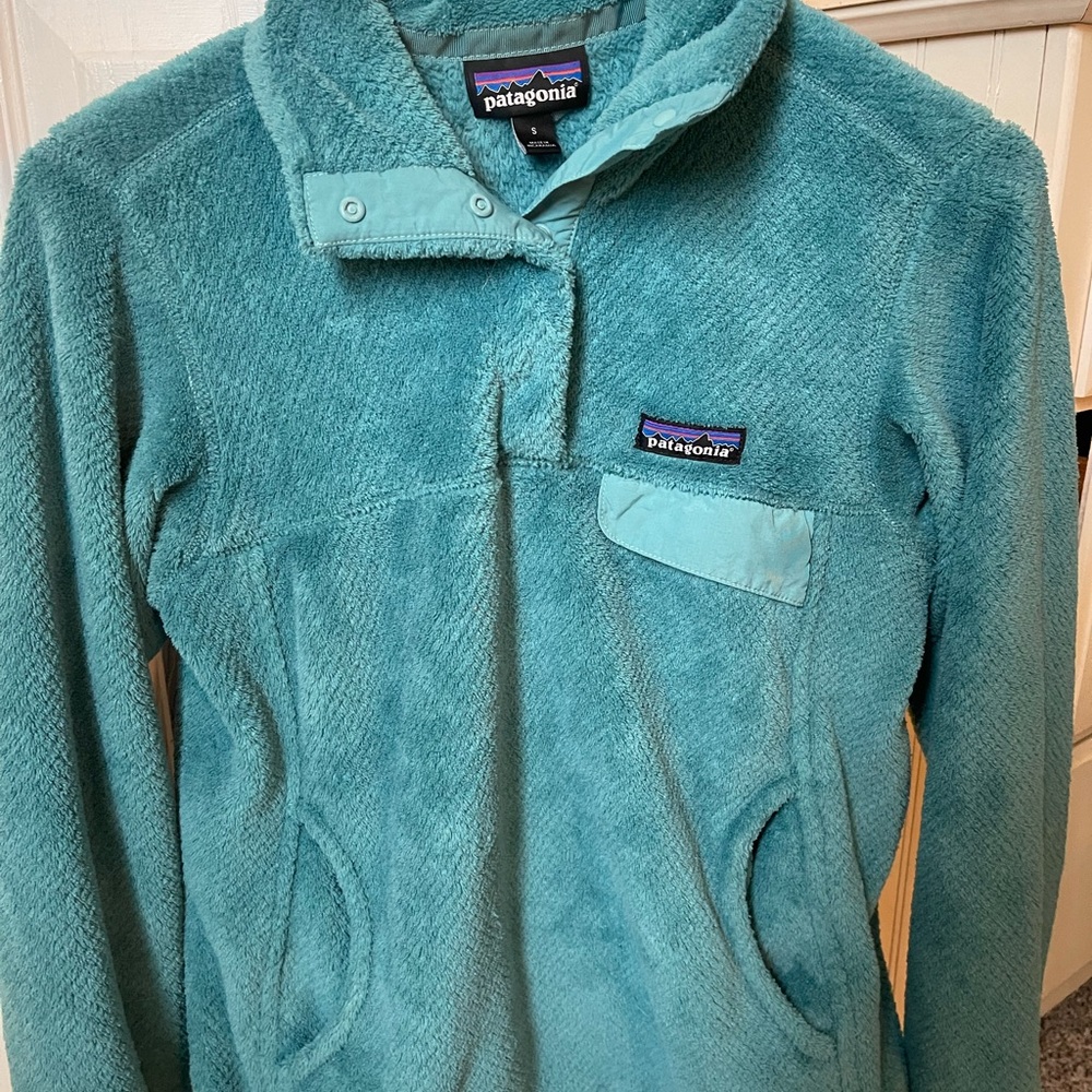 Small Patagonia fuzzy fleece sweater